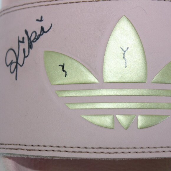 Adidas Women's ADILETTE LITE Mauve Slides Size 5 Signed Gymnast Madi Dagen & Kik - Picture 5 of 13